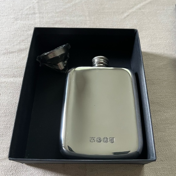 Unused WENTWORTH PEWTER
4 oz Pewter Pocket Flask, engraved AWD - Picture 2 of 4